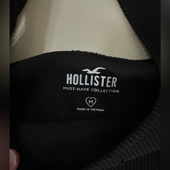 HOLLISTER Black Crop Top - Picture 2 of 2
